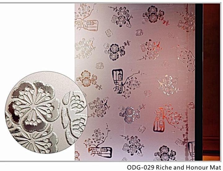 Nous concevons des parois de douche sur-mesure.